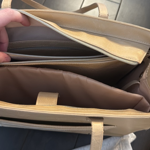 Beis Work Tote in Beige - Picture 8 of 8